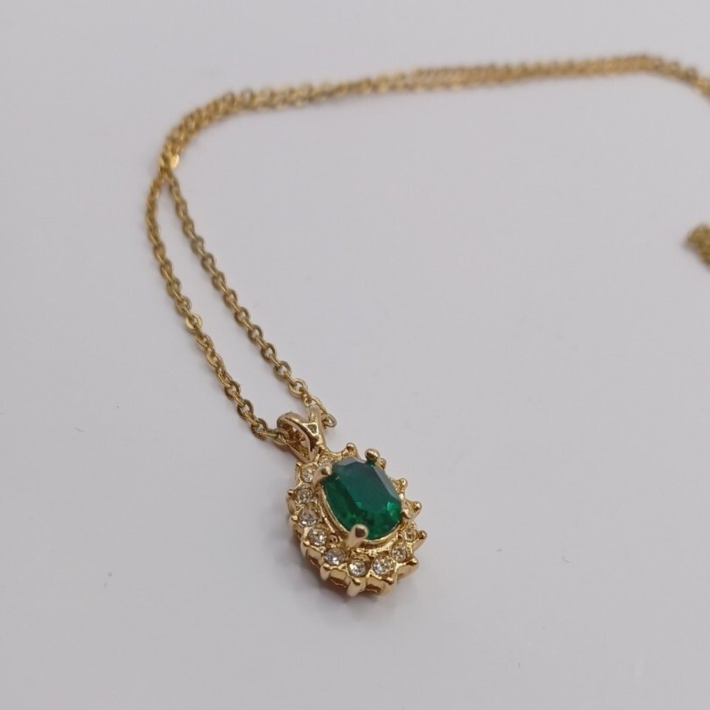 Costume Vintage-Style Gold Necklace with Emerald Green Gemstone Pendant